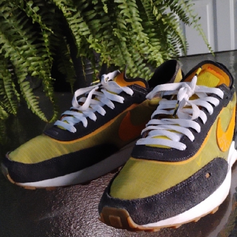 🚨B2G1 NIKE Waffle One SE "Go the Extra Smile" Yellow Gold Green White Sneakers